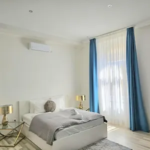  דירה Designer Downtown Gem